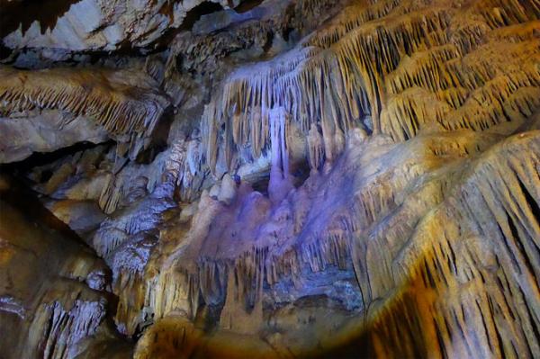 Cave Foros Aladinou